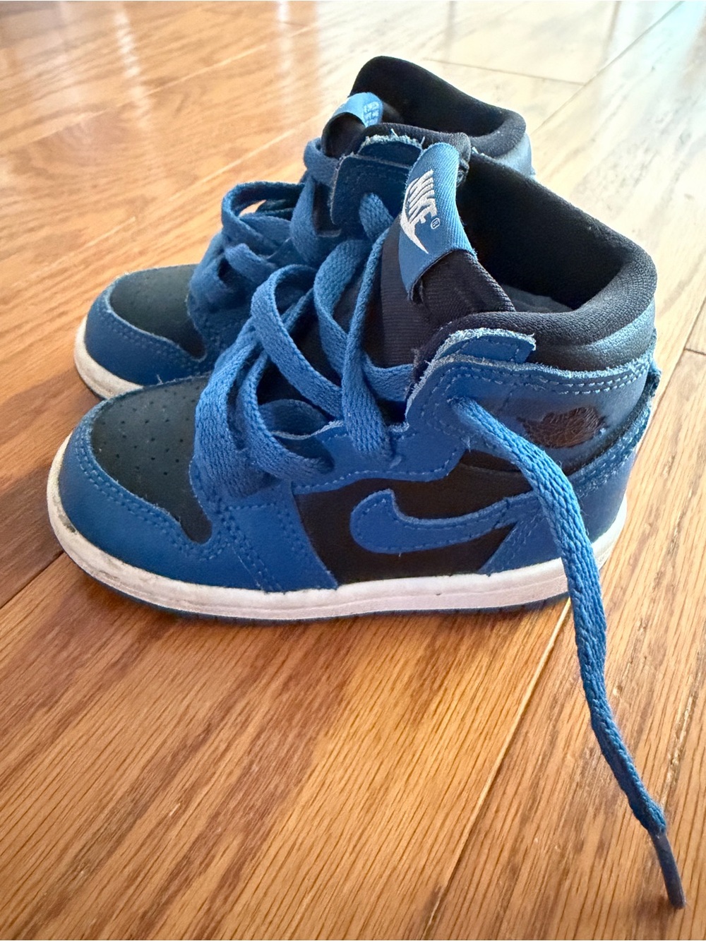 Nike Boys Kids Black and Blue High-Top Sneakers Shoes Size 6 Walker